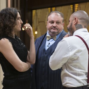 No Twitter, Paola Carosella disse que era necessário mostrar a vaca no palco do 'MasterChef'