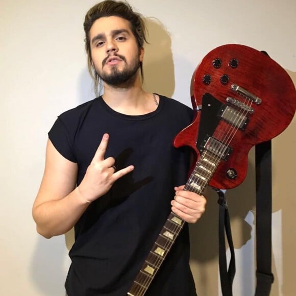 Luan Santana explicou que a mudança para o heavy metal era uma ação de marketing para o chocolate Snickers nesta quarta-feira, 27 de setembro de 2017, no Instagram