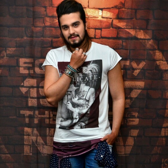 Luan Santana tinha surpreendido os fãs ao anunciar que ia se dedicar ao metal no Instagram