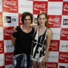 Fiuk e Sophia Abrahão desfilaram juntos no Fashion Rio e posaram sorridentes para os fotógrafos