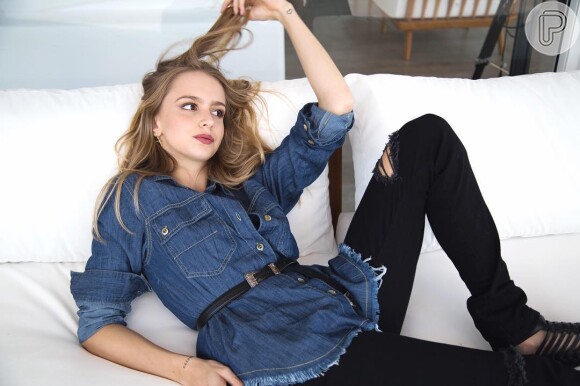 Isabella Scherer gosta de combinar em um mesmo visual diferentes lavagens de jeans