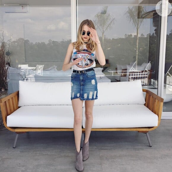 Jeans e botas é a combinação preferida de Isabella Scherer