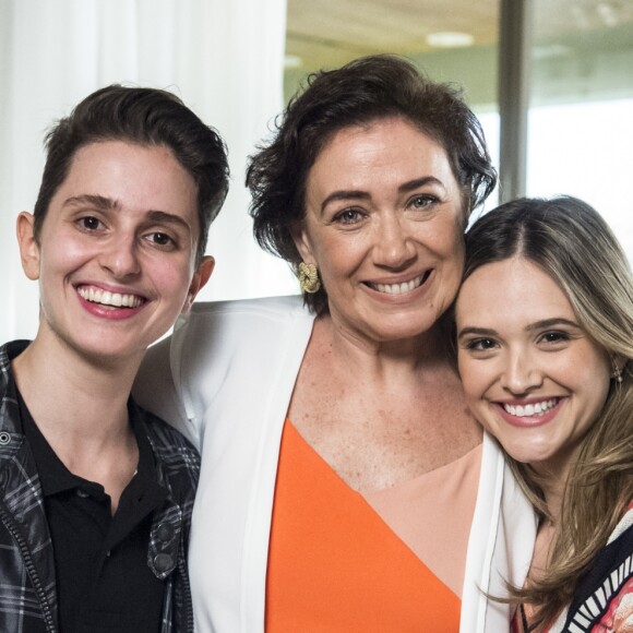 'A Força do Querer': Ivan (Carol Duarte) encontra apoio na prima, Simone (Juliana Paiva)