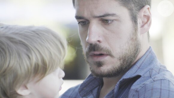 Zeca (Marco Pigossi) descobre que é pai de Ruyzinho, na novela 'A Força do Querer'