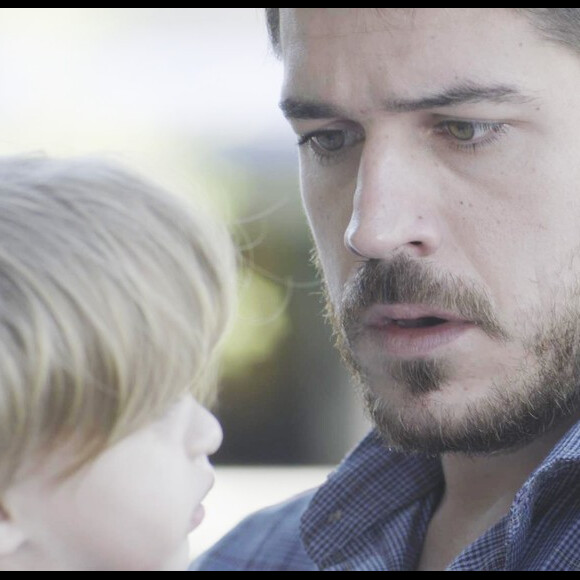 Zeca (Marco Pigossi) descobre que é pai de Ruyzinho, na novela 'A Força do Querer'