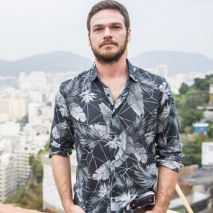 Emilio Dantas disse que nunca teve um amor obsessivo, como Bibi, na vida real