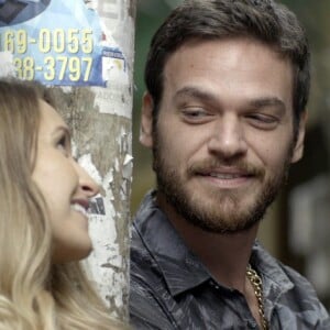 O envolvimento de Carine (Carla Diaz) com Rubinho (Emilio Dantas) vai ser descoberto por Bibi (Juliana Paes)