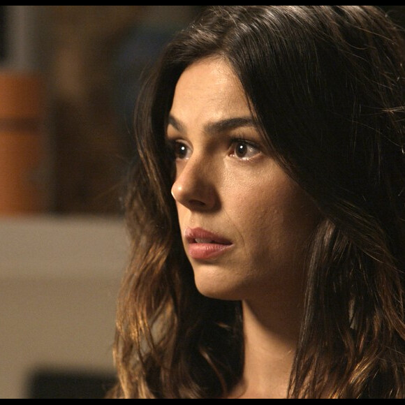 Ritinha (Isis Valverde) vai visitar Zeca (Marco Pigossi) no hospital, na novela 'A Força do Querer'