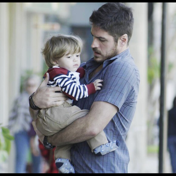 Ritinha (Isis Valverde) vai revelar que Zeca (Marco Pigossi) é o pai biológico de Ruyzinho (Lorenzo Souza), na novela 'A Força do Querer'