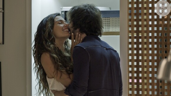 Ruy (Fiuk) e Ritinha (Isis Valverde) ainda terão uma recaída e trocam beijos, na novela 'A Força do Querer'