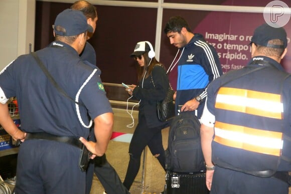 Recentemente, Anitta foi vista em aeroporto pela primeira vez ao lado do namorado, o empresário Thiago Magalhães