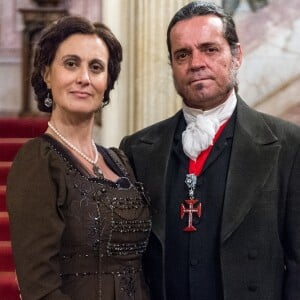 Narcisa (Márcia Cabrita) era a mulher de José Bonifácio (Felipe Camargo), na novela 'Novo Mundo'