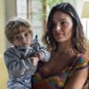 Ritinha (Isis Valverde) deixa Ruyzinho (Lorenzo Souza) com Nazaré (Luci Pereira) e ela vê a marca de nascença de sua família, no final da novela 'A Força do Querer'