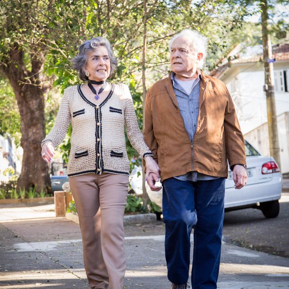 Elvira (Betty Faria) e Garcia (Othon Bastos) também serão apontados como suspeitos pela morte de Irene (Débora Falabella) em 'A Força do Querer'