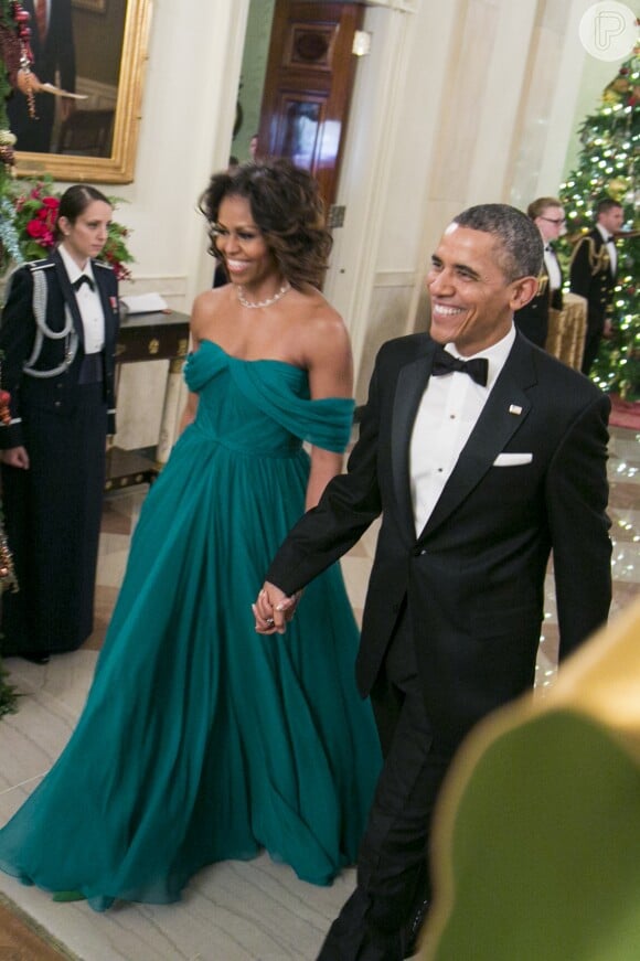 Michelle Obama não economizou elogios para homenagear Barack Obama por aniversário de 25 anos de casamento: 'É o homem mais extraordinário que eu conheço. Eu te amo'
