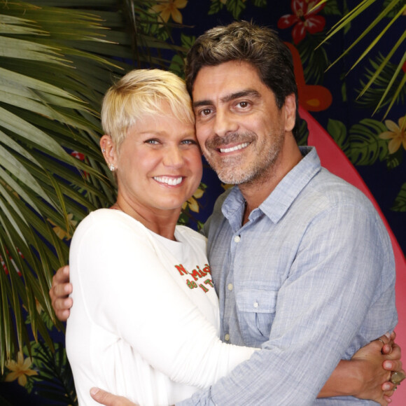 Xuxa Meneghel solta a voz com namorado, Junno Andrade, em vídeo nesta terça-feira, dia 03 de outubro de 2017