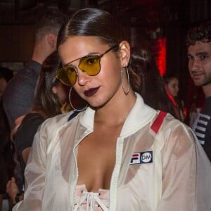 Bruna Marquezine fez sucesso com seus looks durante passagem pelo festival de música