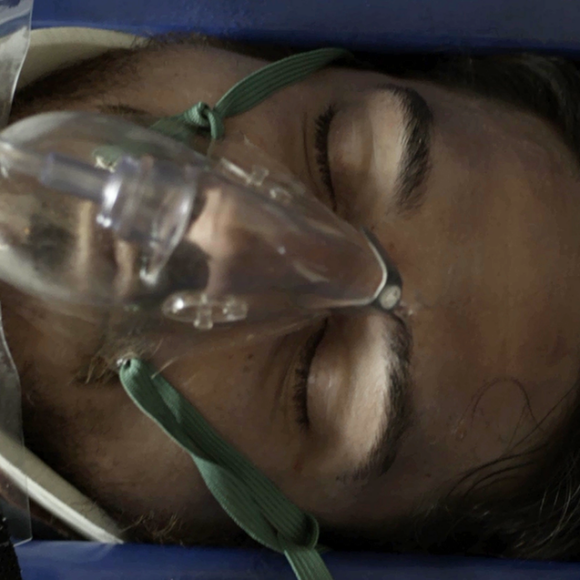 Zeca (Marco Pigossi) fica entre a vida e a morte no CTI, na novela 'A Força do Querer'