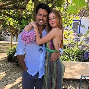 Marina Ruy Barbosa contou que no início de seu namoro com Xandinho Negrão ficou na dúvida de como iria expor o relacionamento