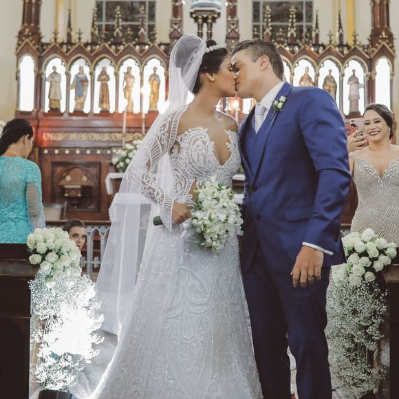 Ex-BBB Munik Nunes trocou os votos na Igreja Pequeno Grande
