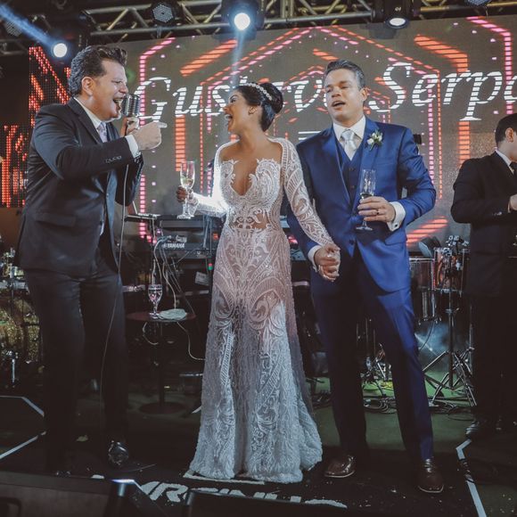 Munik Nunes, do 'BBB16', usou um vestido feito sob medida, assinado pela estilista Solange Sahdo