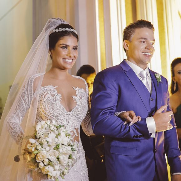 Ex-BBB Munik Nunes subiu ao altar com Anderson Felício em Fortaleza na terça-feira, 3 de outubro de 2017