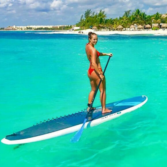 Paolla Oliveira foi elogiada por fãs após publicar foto de biquíni no Instagram