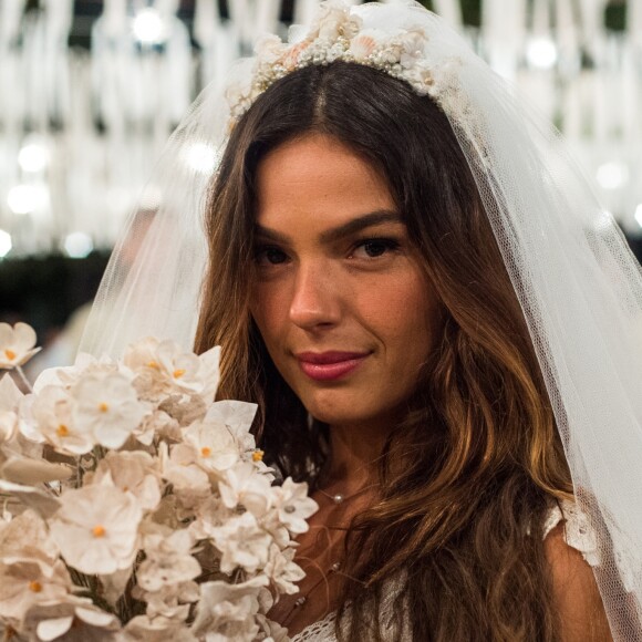 Ritinha (Isis Valverde) pergunta se Zeca (Marco Pigossi) quer mesmo se casar com ela, no final da novela 'A Força do Querer'