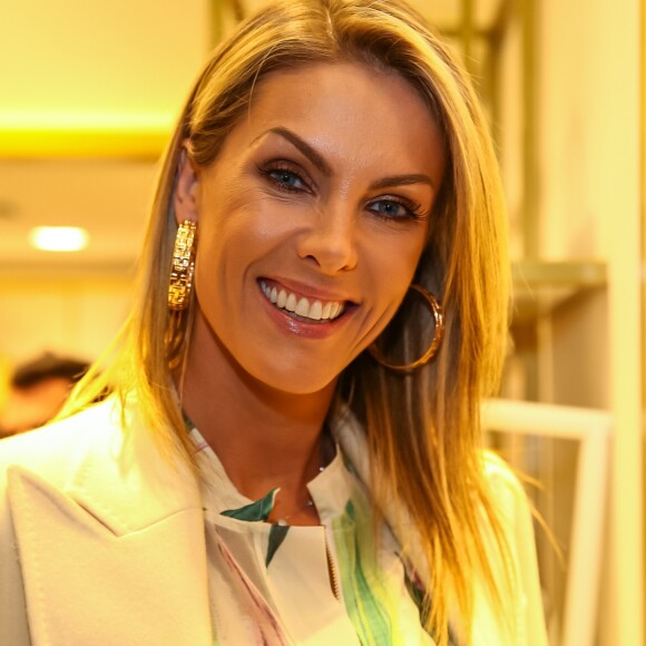 Ana Hickmann disse que o filho, Alexandre Jr., agora com 3 anos, gosta de vê-la na TV