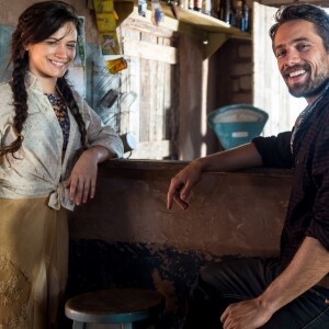 Clara (Bianca Bin) e Renato (Rafael Cardoso) viverão um romance na novela 'O Outro Lado do Paraíso'