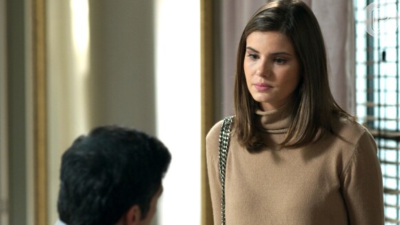 Luiza (Camila Queiroz) decide falar com Eric (Mateus Solano) sobre seu casamento, na novela 'Pega Pega'