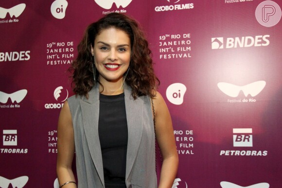 Paloma Bernardi exibiu o novo visual no Festival do Rio na noite de sexta-feira, 7 de outubro de 2017