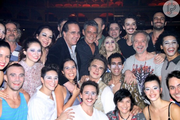 Chico Buarque prestigia o espetáculo 'O Grande Circo Místico', que tem a trilha sonora assinada por ele e por Edu lobo, em 2 de maio de 2014