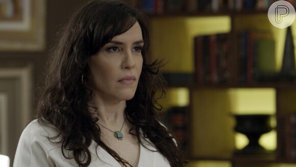 Mira (Maria Clara Spinelli) decide falar o que sabe sobre Irene (Débora Falabella), na novela 'A Força do Querer'