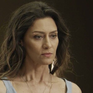 Joyce (Maria Fernanda Cândido) denuncia Irene (Débora Falabella) por perturbação de sua tranquilidade, na novela 'A Força do Querer'
