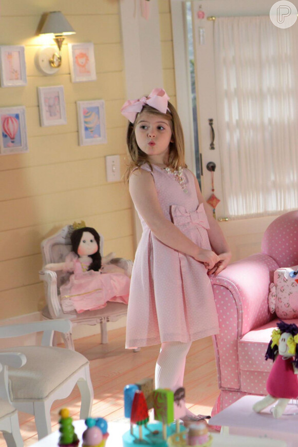 Lorena Queiroz, de 6 anos, interpreta Dulce Maria na novela 'Carinha de Anjo'
