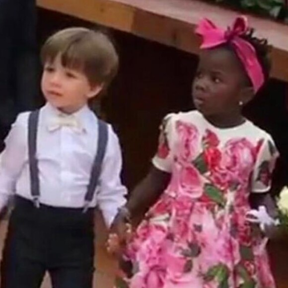 Antonio, filho de Luma Costa, foi pajem de Marina Ruy Barbosa e subiu ao altar com a menina e uma sobrinha de Xandinho Negrão