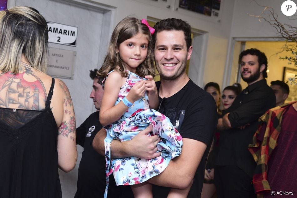Pedro Leonardo foi ao show de Larissa Manoela com sua família Purepeople Pedro Leonardo foi ao show de Larissa Manoela com sua família Purepeople