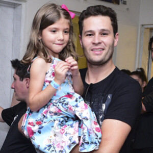 'Tava morta de saudades e amei ter vocês pertinho de mim nesse momento especial! Amo vocês', escreveu Larissa Manoela na foto ao lado de Pedro Leonardo