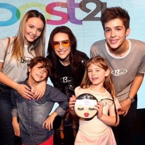 Larissa Manoela posa com ex João Guilherme e Lorena Queiroz em evento nesta segunda-feira, dia 09 de outubro de 2017