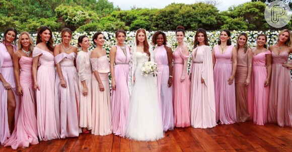 Entre as madrinhas de Marina Ruy Barbosa, que usaram vestidos em tons de rosa, estavam as atrizes Giovanna Ewbank e Luma Costa, além da cantora Paula Fernandes e da apresentadora Gloria Maria