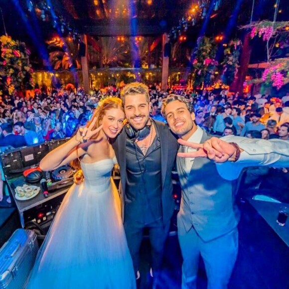 A festa de casamento de Marina Ruy Barbosa e Xandinho Negrão foi embalada pela apresentação do DJ Alok