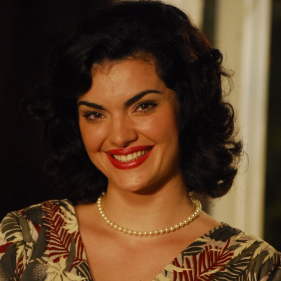 Em 2009 Mayana Neiva fez uma participação especial no seriado 'Dalva e Herivelto' como a personagem Conceição e apsotou nos cabelos ondulados de babyliss