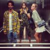 Thaila Ayala faz selfie com Fiorella Mattheis e André Nicolau