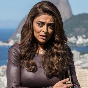 Bibi (Juliana Paes) fica desempregada e não encontra trabalho como cabeleireira nem no Morro do beco, na novela 'A Força do Querer'
