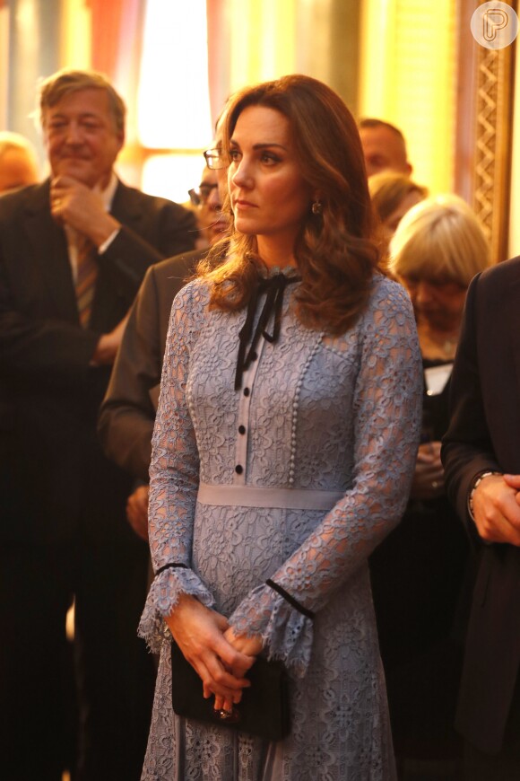 Kate Middleton exibe barriga de gravidez de terciero filho com Príncipe William em evento da família real realizado nesta terça-feira, dia 10 de outubro de 2017, em Londres, na Inglaterra