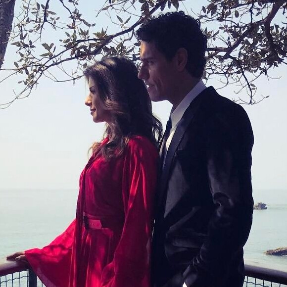 Paula Fernandes se considera 'caxias' em namoro: 'Romântica'