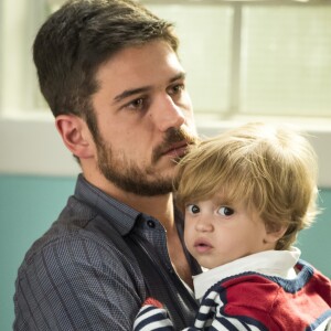 Ritinha (Isis Valverde) deixa Ruyzinho (Lorenzo Souza) com Nazaré (Luci Pereira), e pela marca de nascença, Zeca (Marco Pigossi) descobre que o menino é seu filho, na novela 'A Força do Querer'