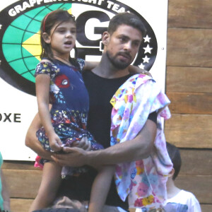 'Nossa carreira é muito difícil. É muito glamourosa, mas muito difícil', avaliou Cauã Reymond, pai de Sofia, de 5 anos