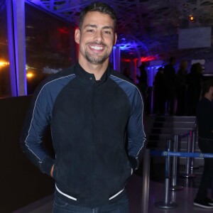 Cauã Reymond entregou que se tornou ator depois de levar um pé na bunda em Nova York